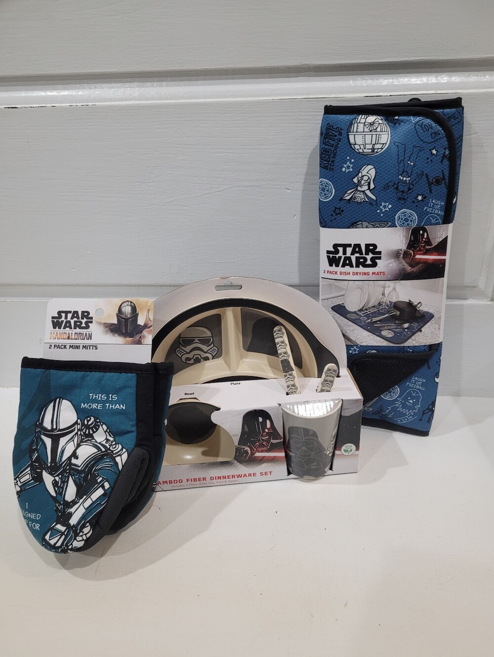 DISNEY Starwars Items Bambo Serving Set, 2 Drying Matts, 2 Oven Mitts. All New
